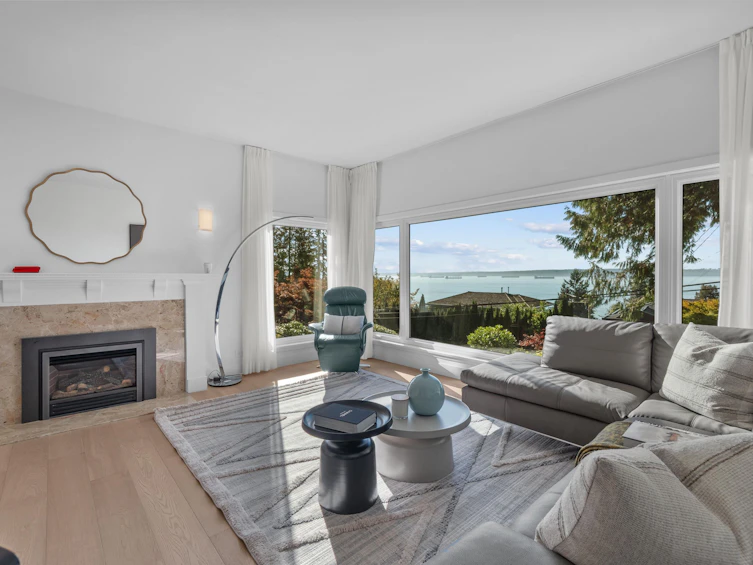 3381 Mathers Avenue, West Vancouver, BC, V7V 2K6 - 3