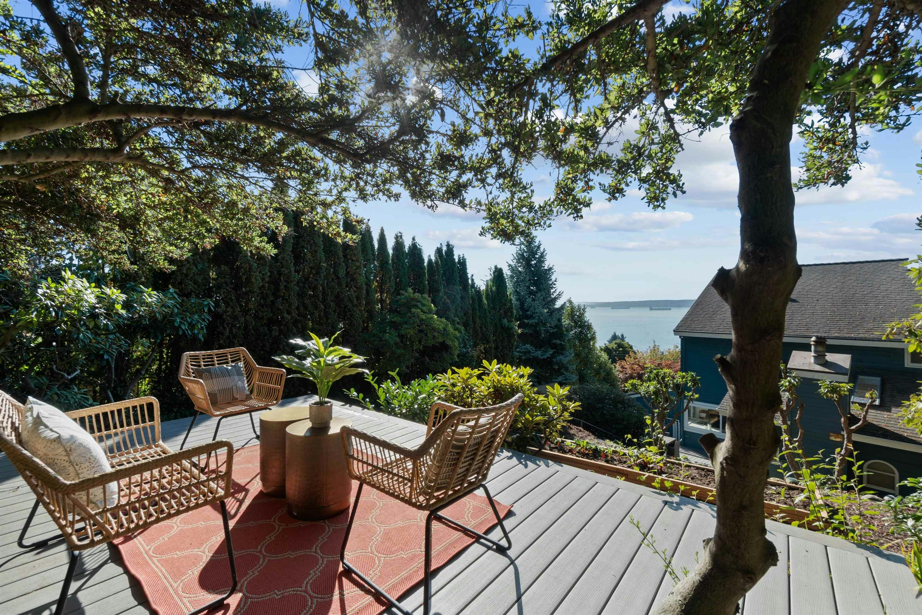 3381 Mathers Avenue, West Vancouver, BC, V7V 2K6 - 37