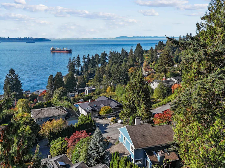 3381 Mathers Avenue, West Vancouver, BC, V7V 2K6
