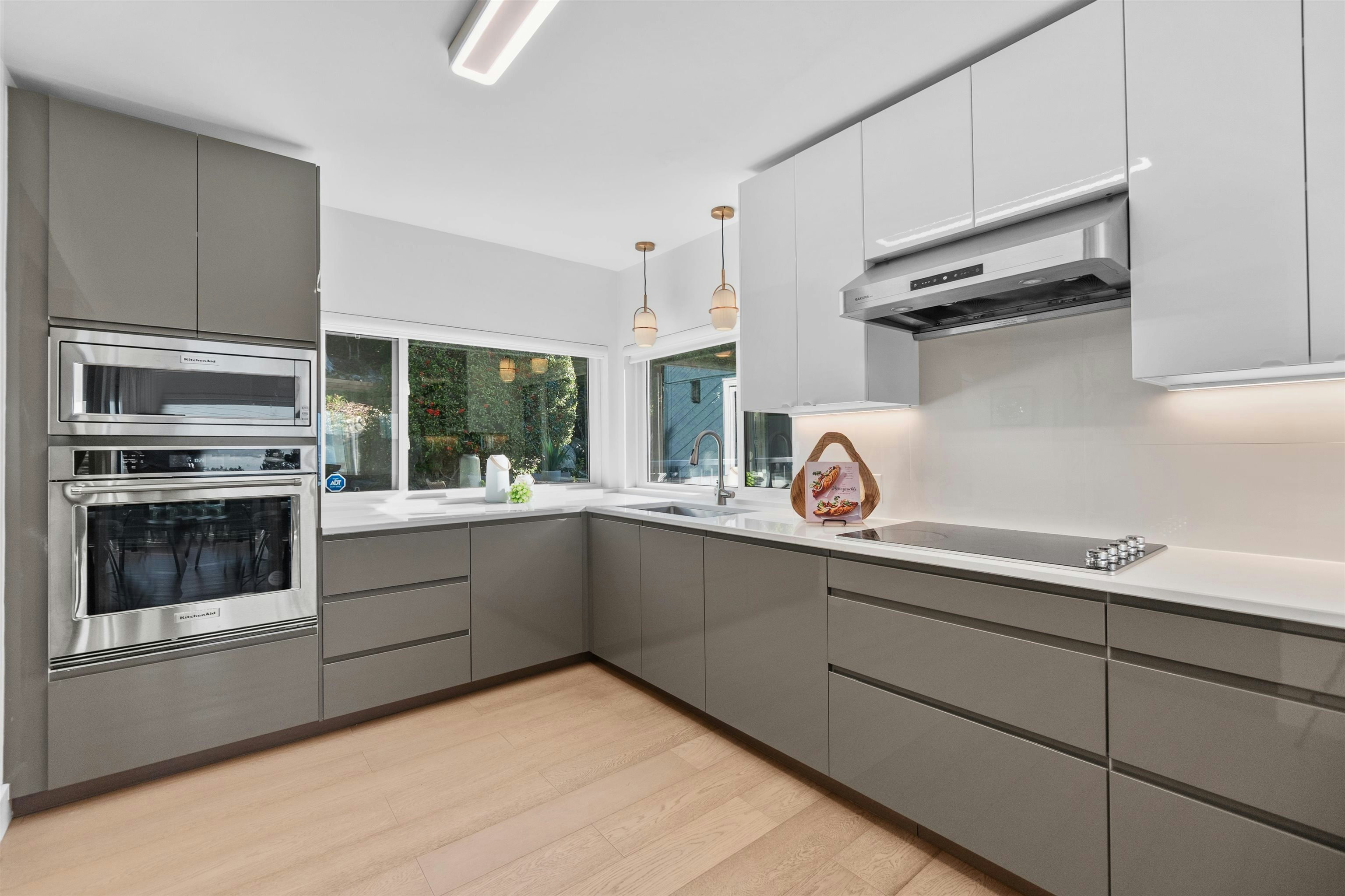 3381 Mathers Avenue, West Vancouver, BC, V7V 2K6 - 12