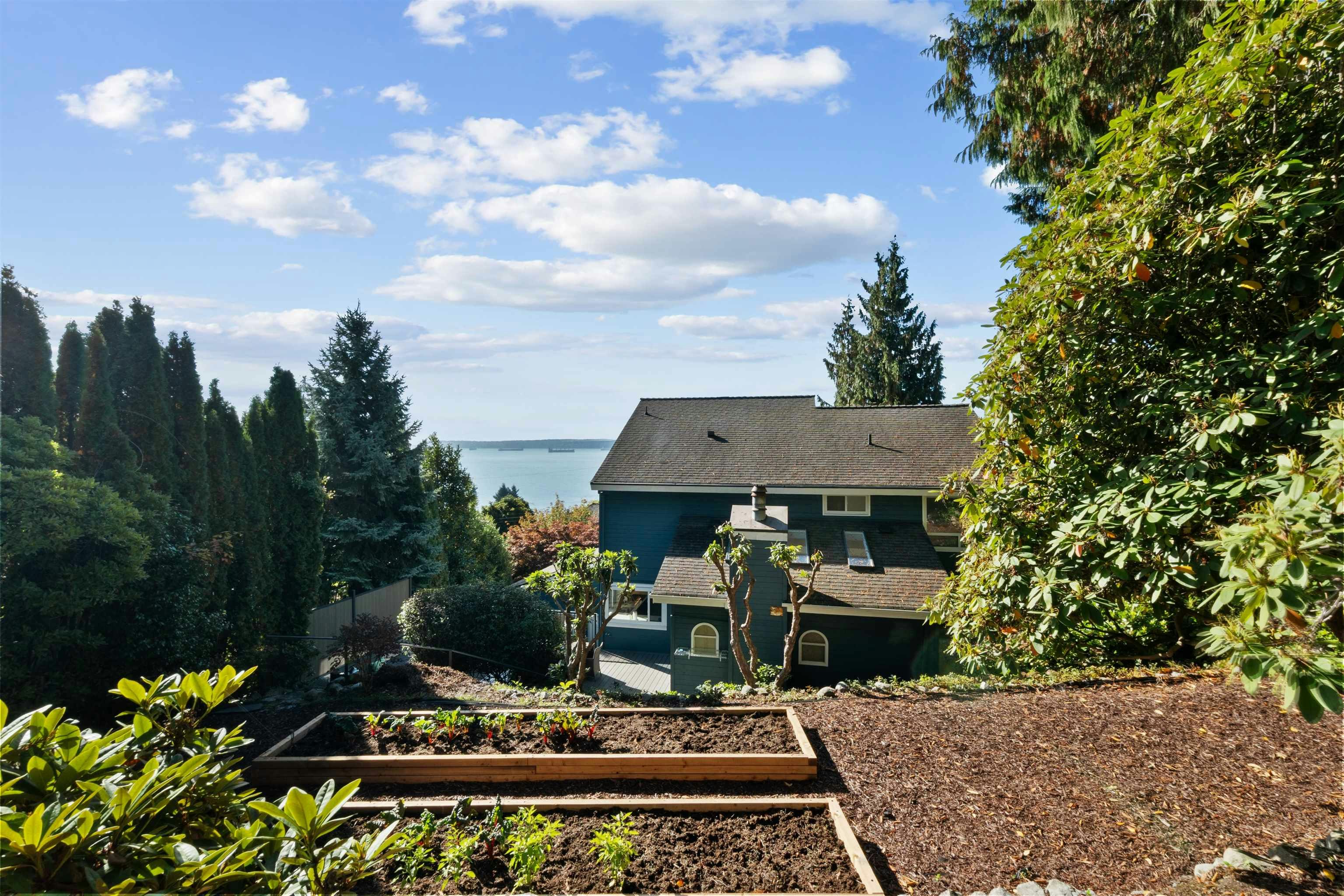 3381 Mathers Avenue, West Vancouver, BC, V7V 2K6 - 38