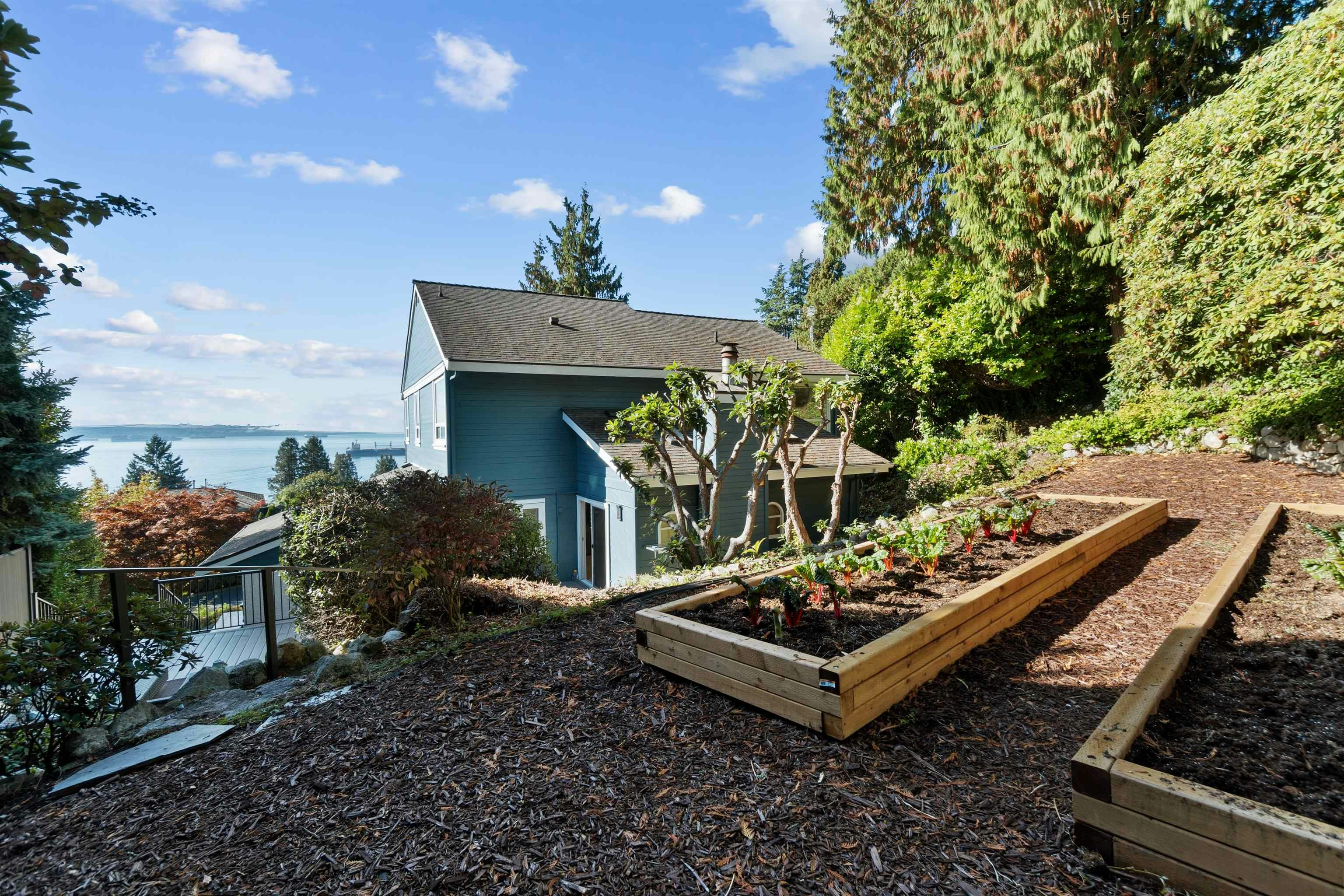 3381 Mathers Avenue, West Vancouver, BC, V7V 2K6 - 39