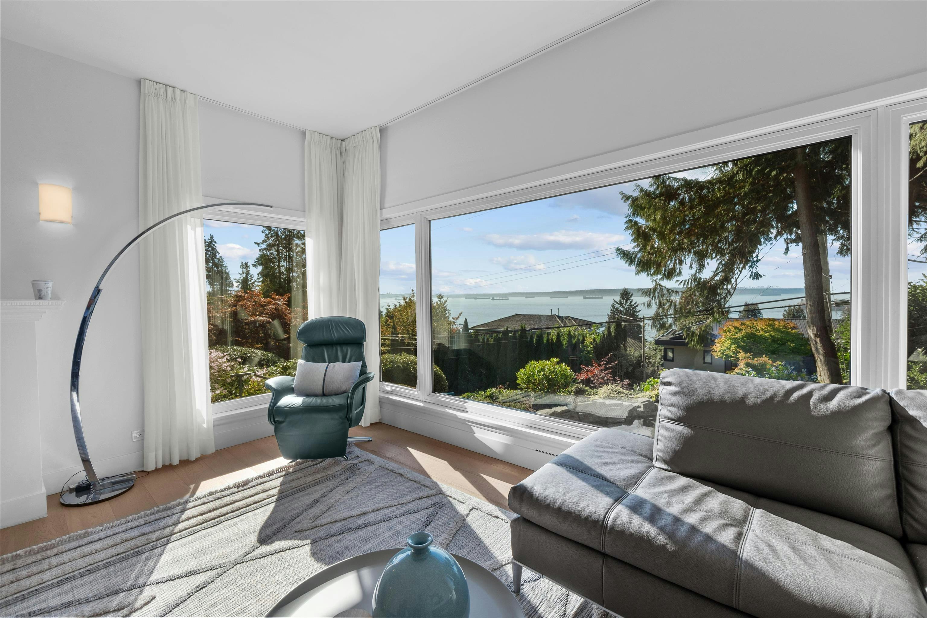 3381 Mathers Avenue, West Vancouver, BC, V7V 2K6 - 6