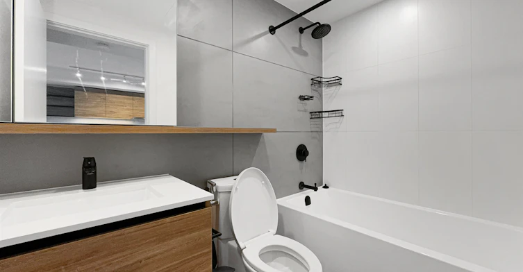 17xx-13428 105 Avenue, Surrey, BC, V3T 0S6 - 9