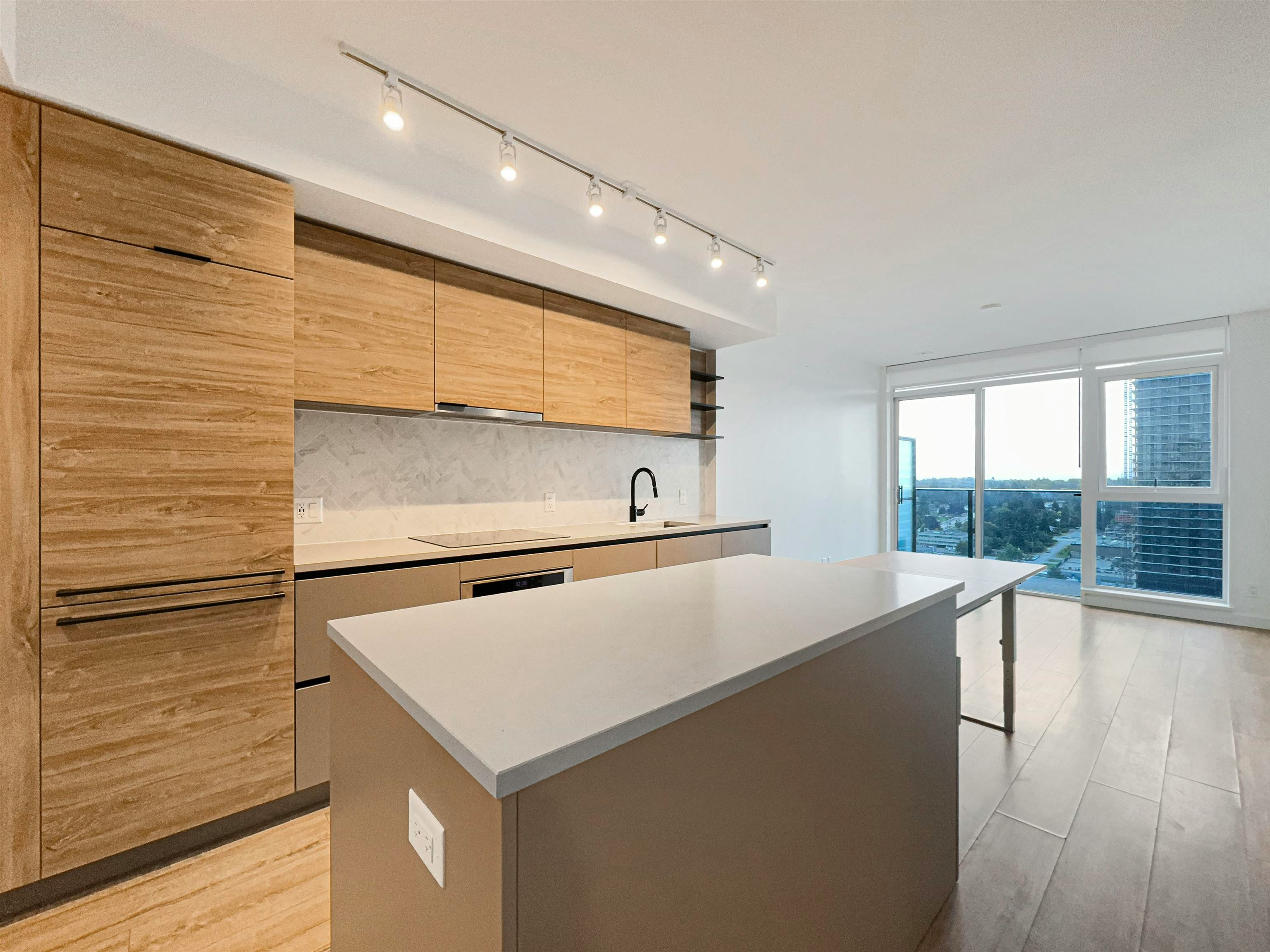 17xx-13428 105 Avenue, Surrey, BC, V3T 0S6