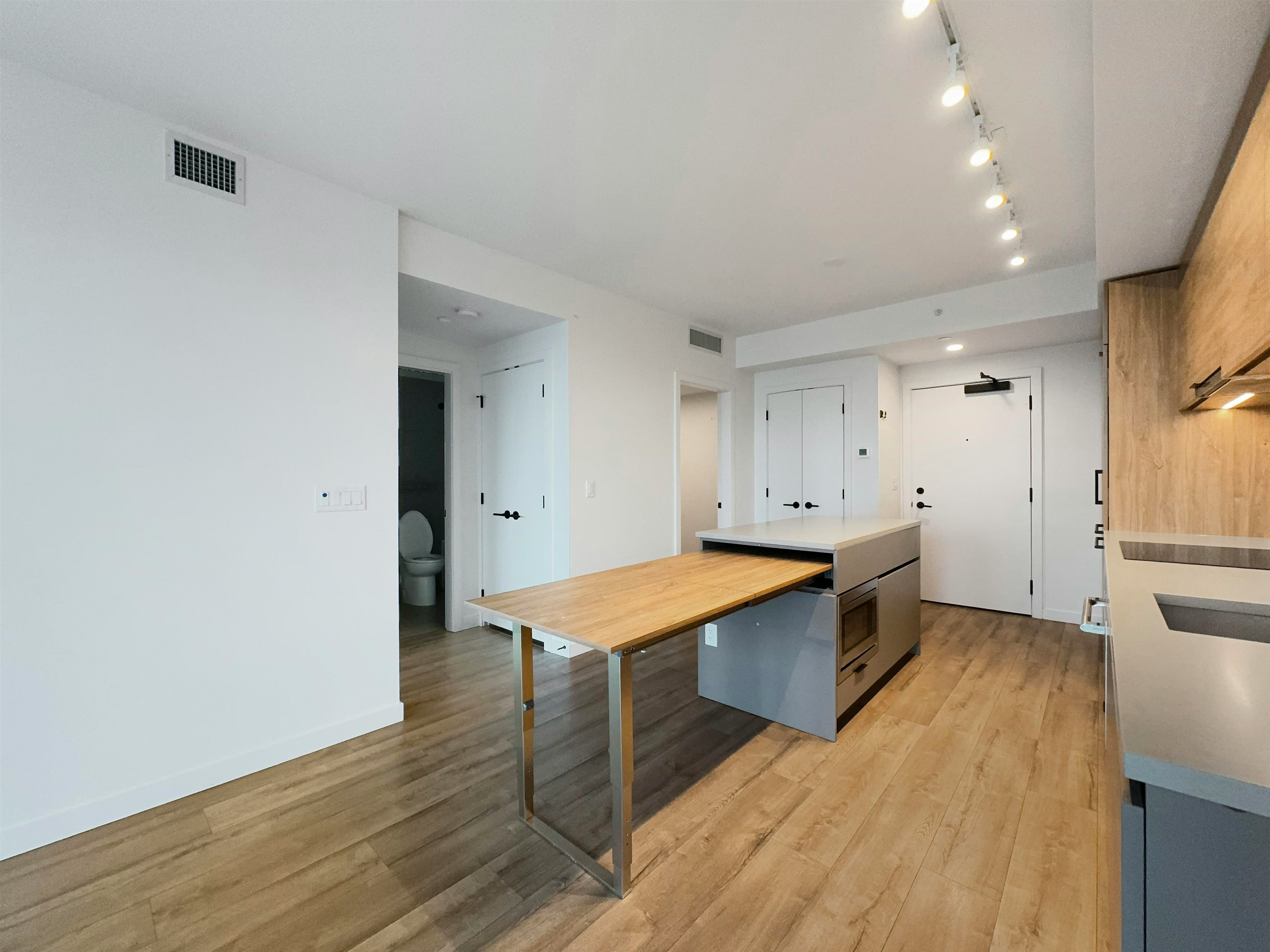 17xx-13428 105 Avenue, Surrey, BC, V3T 0S6 - 2