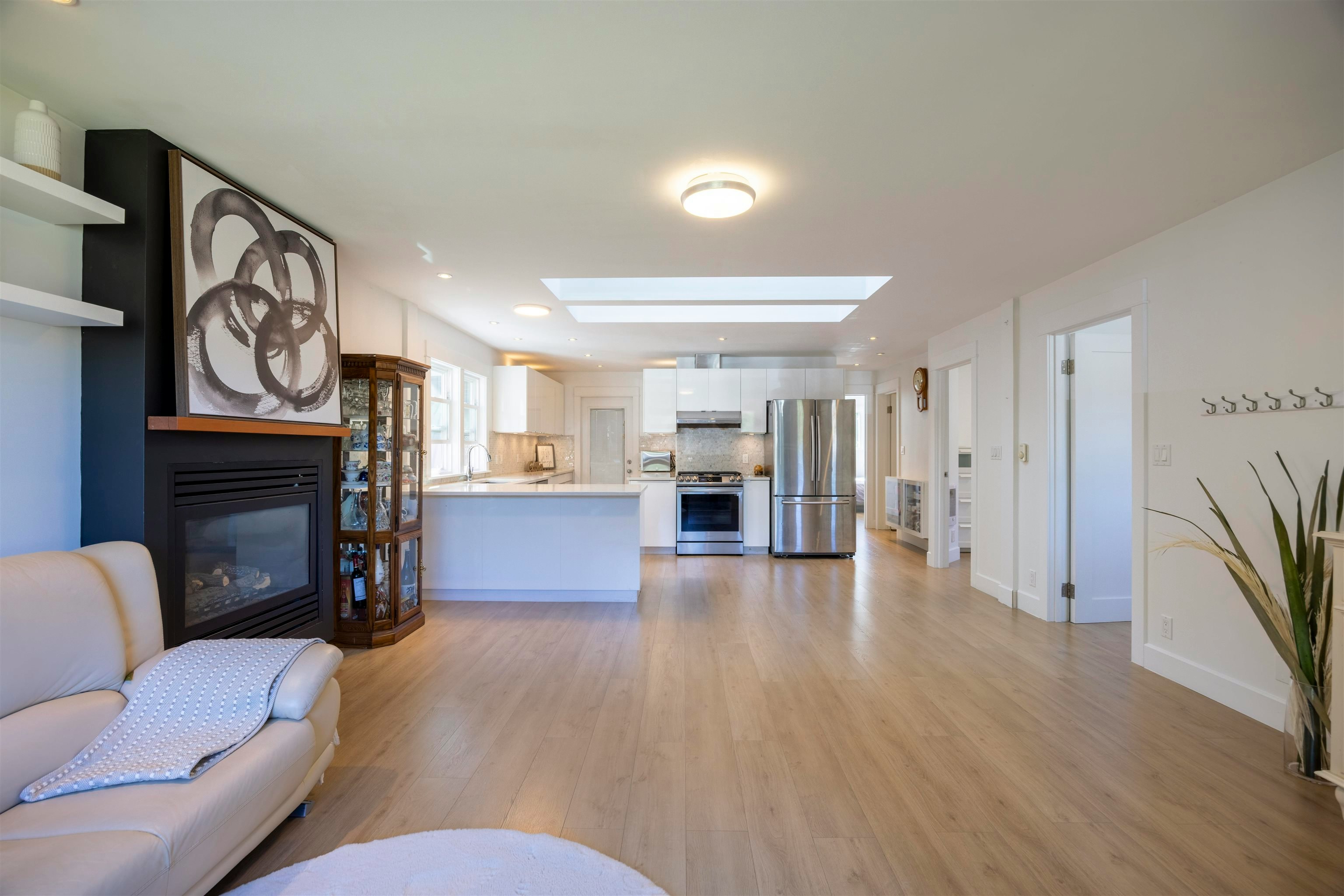 931 Sperling Avenue, Burnaby, BC, V5B 4H7 - 2