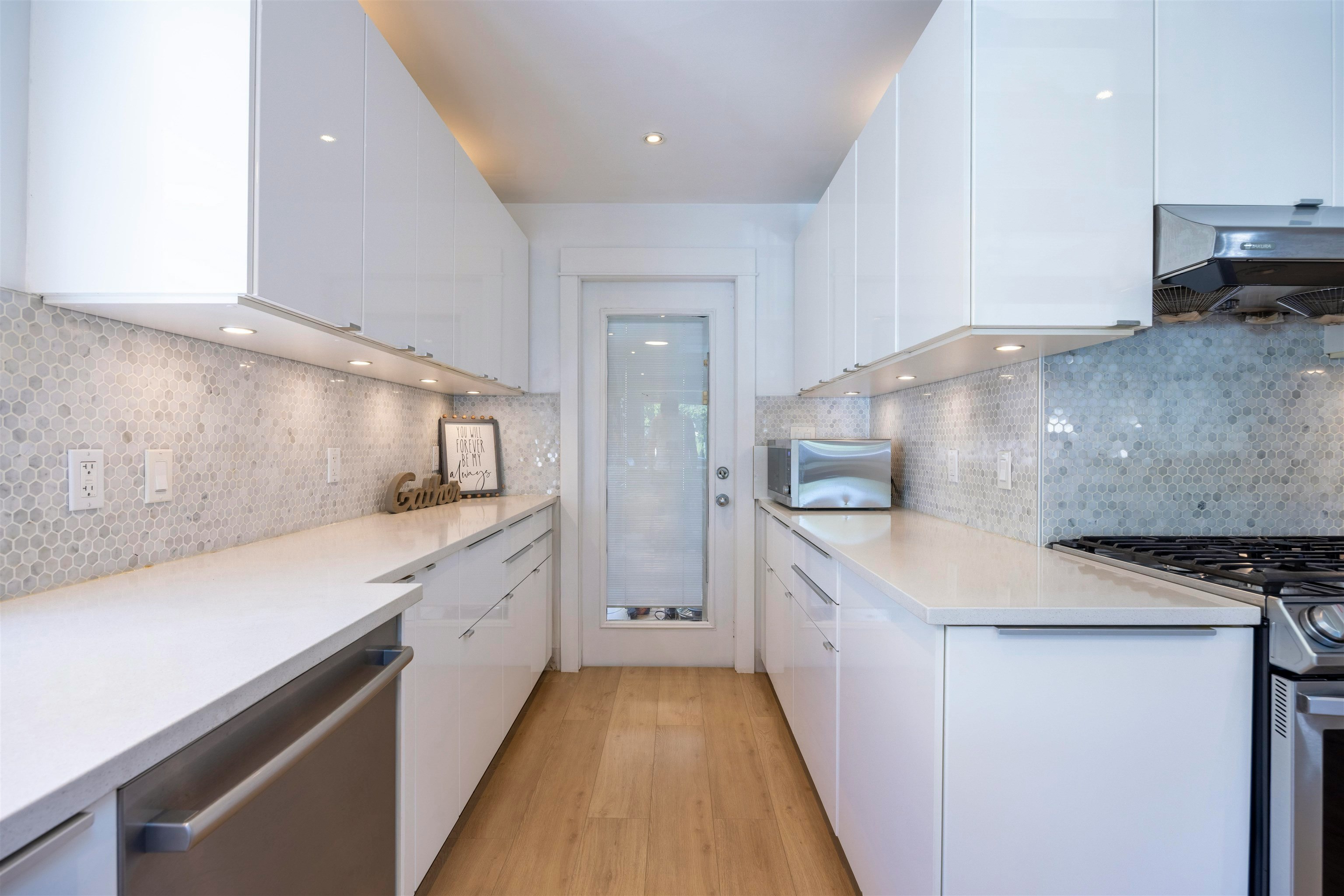931 Sperling Avenue, Burnaby, BC, V5B 4H7 - 10