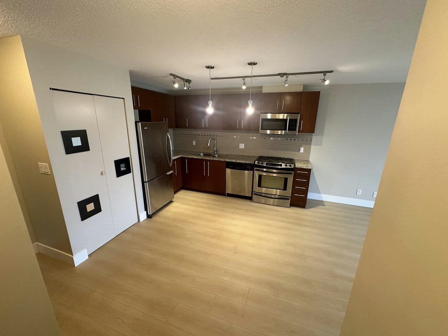 1302-8288 Lansdowne Road, Richmond, BC, V6X 0B3 - 2