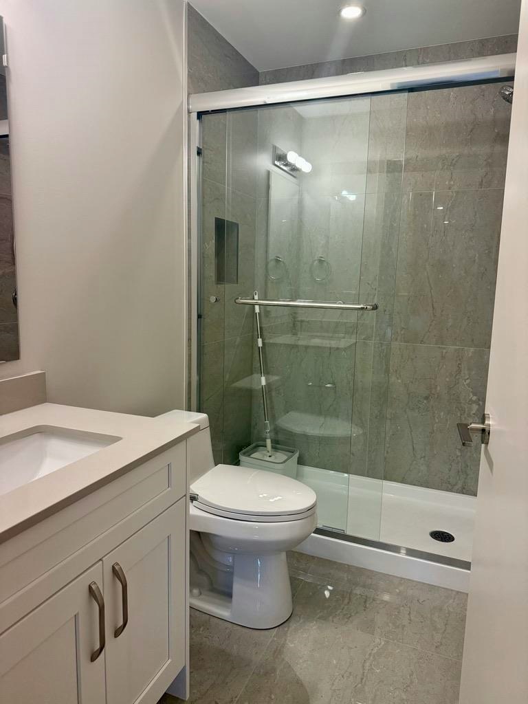 studio-6252 Kitchener Street, Burnaby, BC, V5B 2J4 - 5