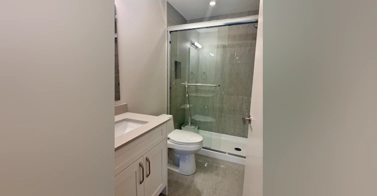 studio-6252 Kitchener Street, Burnaby, BC, V5B 2J4 - 5