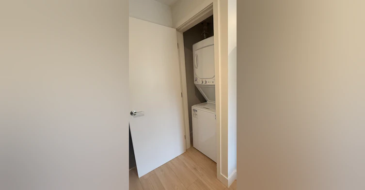 studio-6252 Kitchener Street, Burnaby, BC, V5B 2J4 - 2