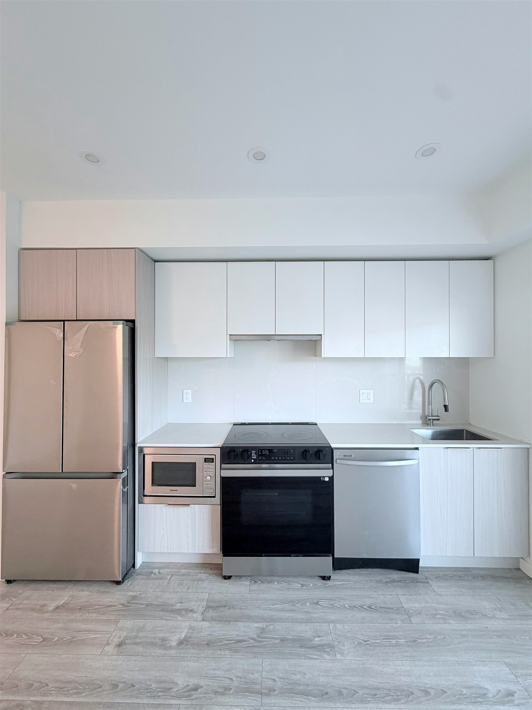 E305,  10829 140st., Surrey, BC, V3R 0H4 - 3