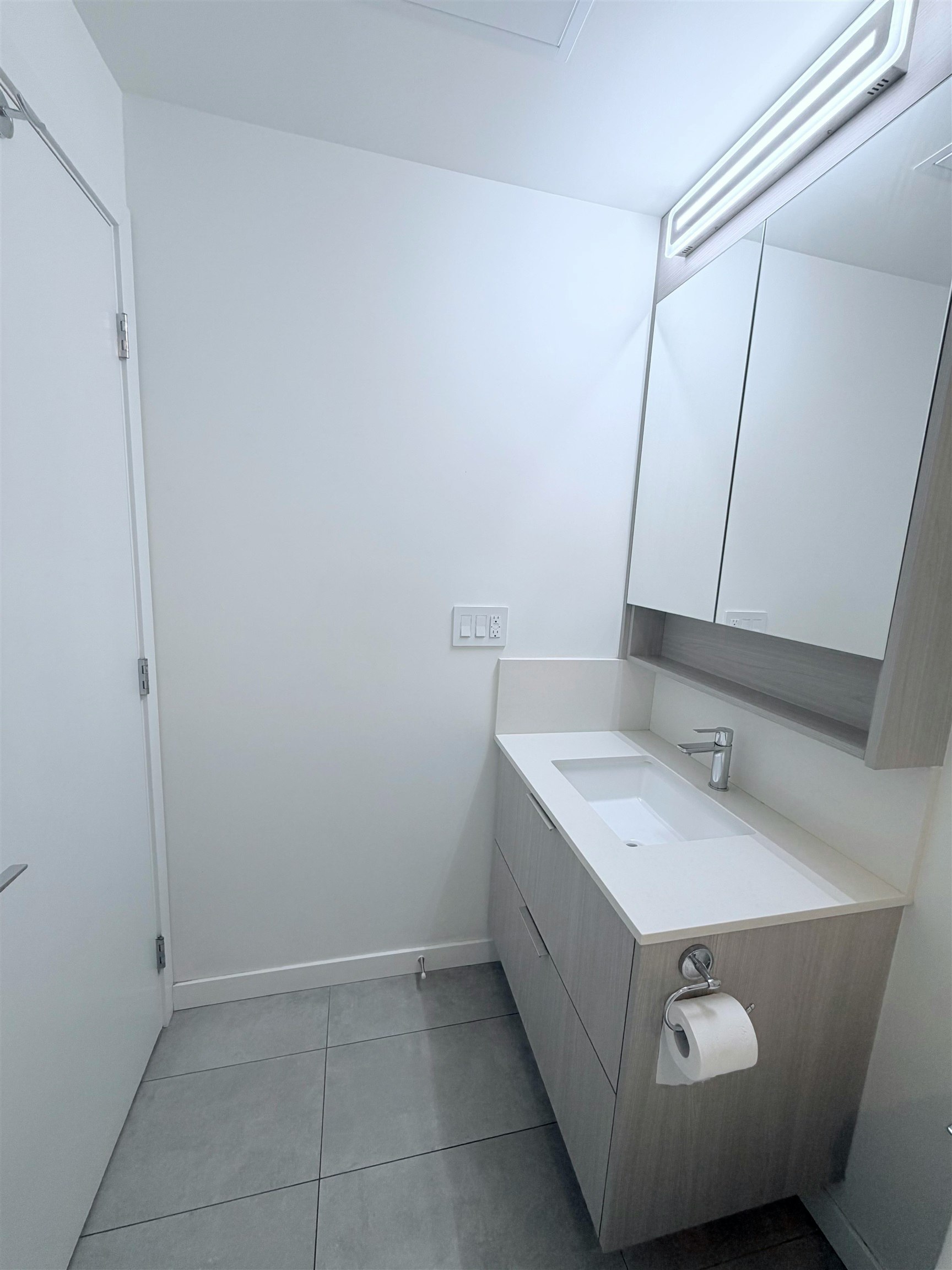 E305,  10829 140st., Surrey, BC, V3R 0H4 - 11