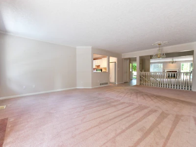 136-4001 Old Clayburn Road - 4