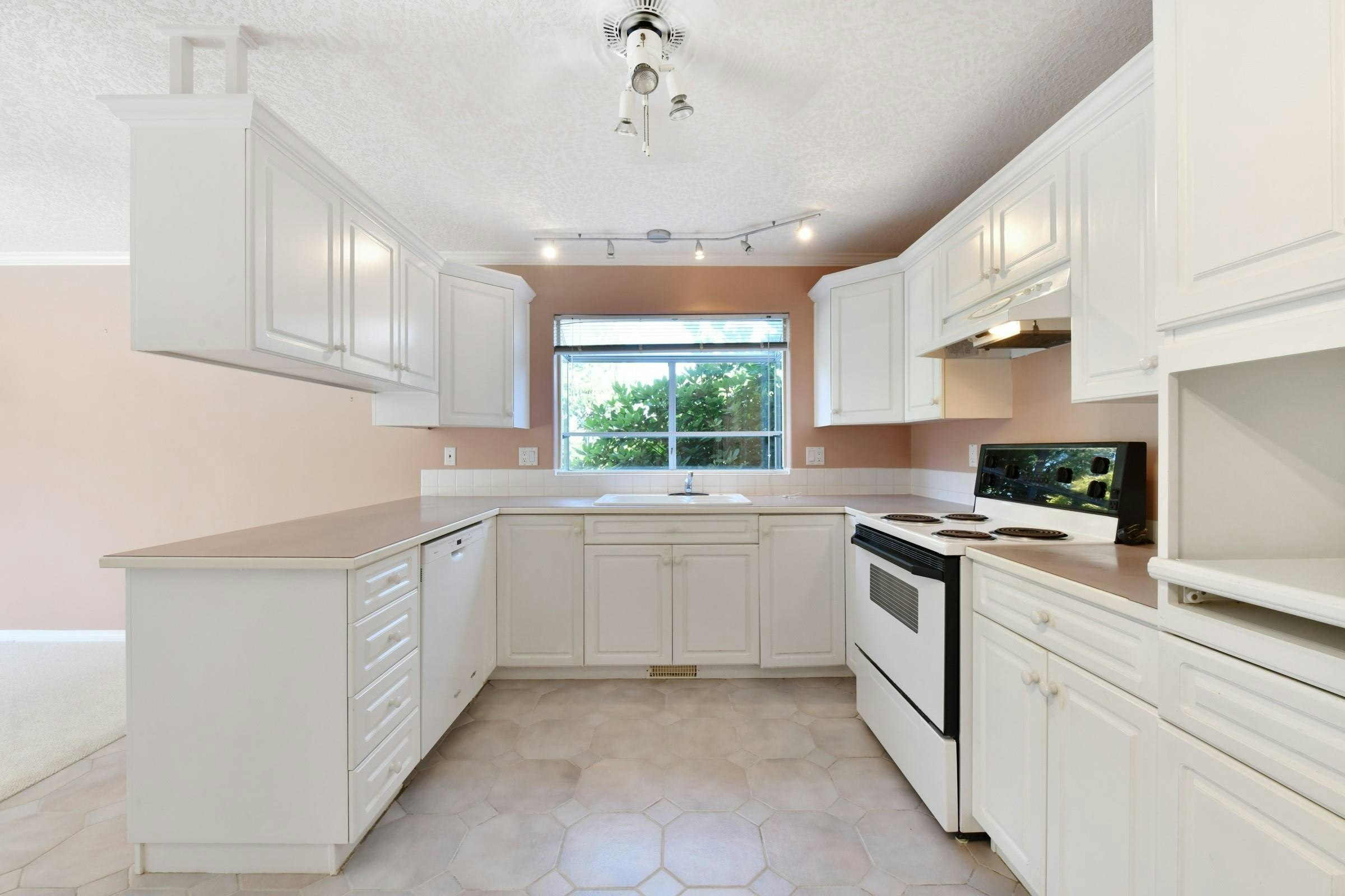 136-4001 Old Clayburn Road, Abbotsford, BC, V3G 1C5 - 6