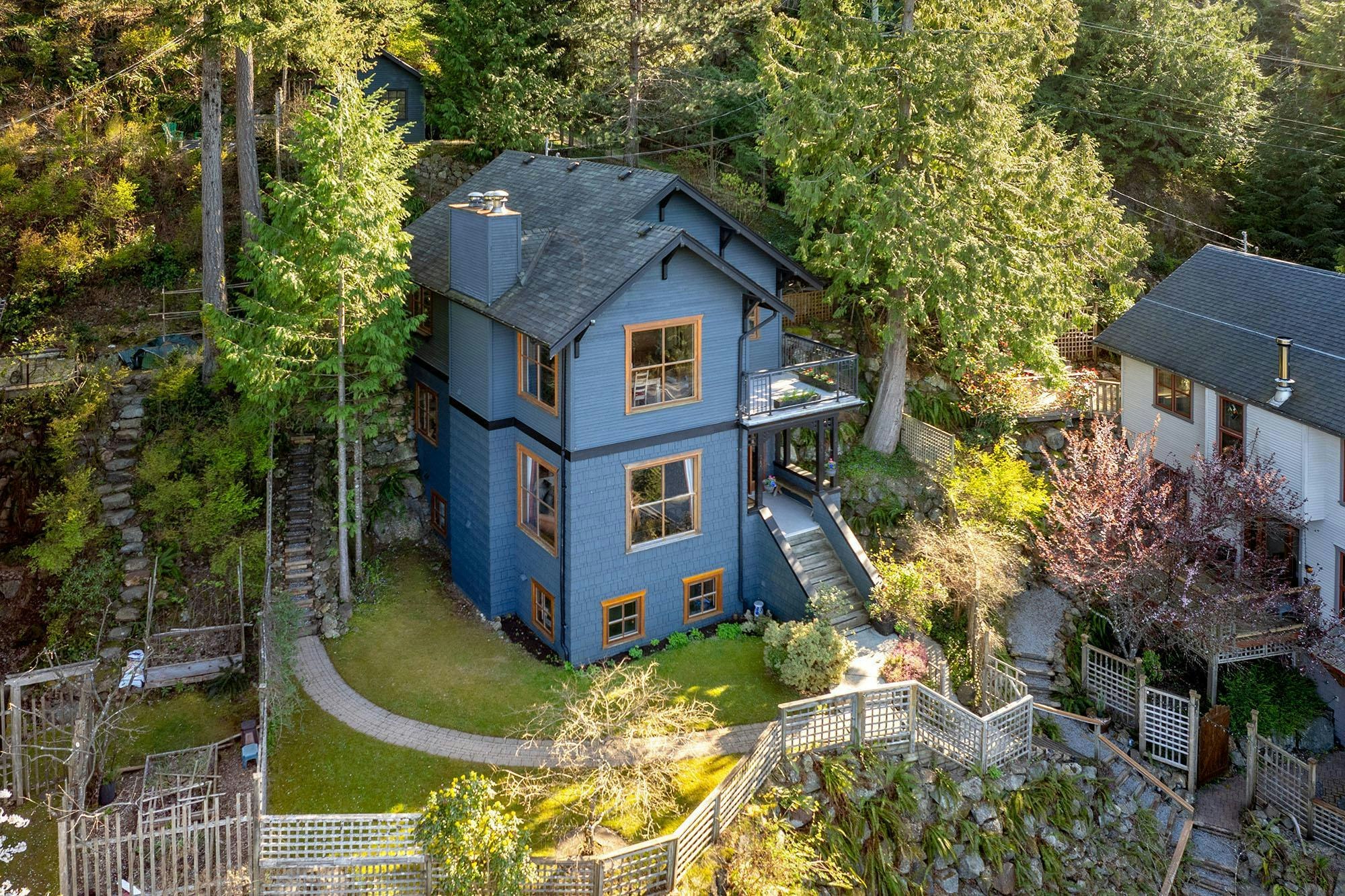 555 Roocroft Lane, Bowen Island, BC, V0N 1G2