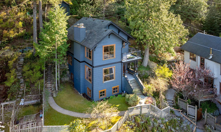 555 Roocroft Lane