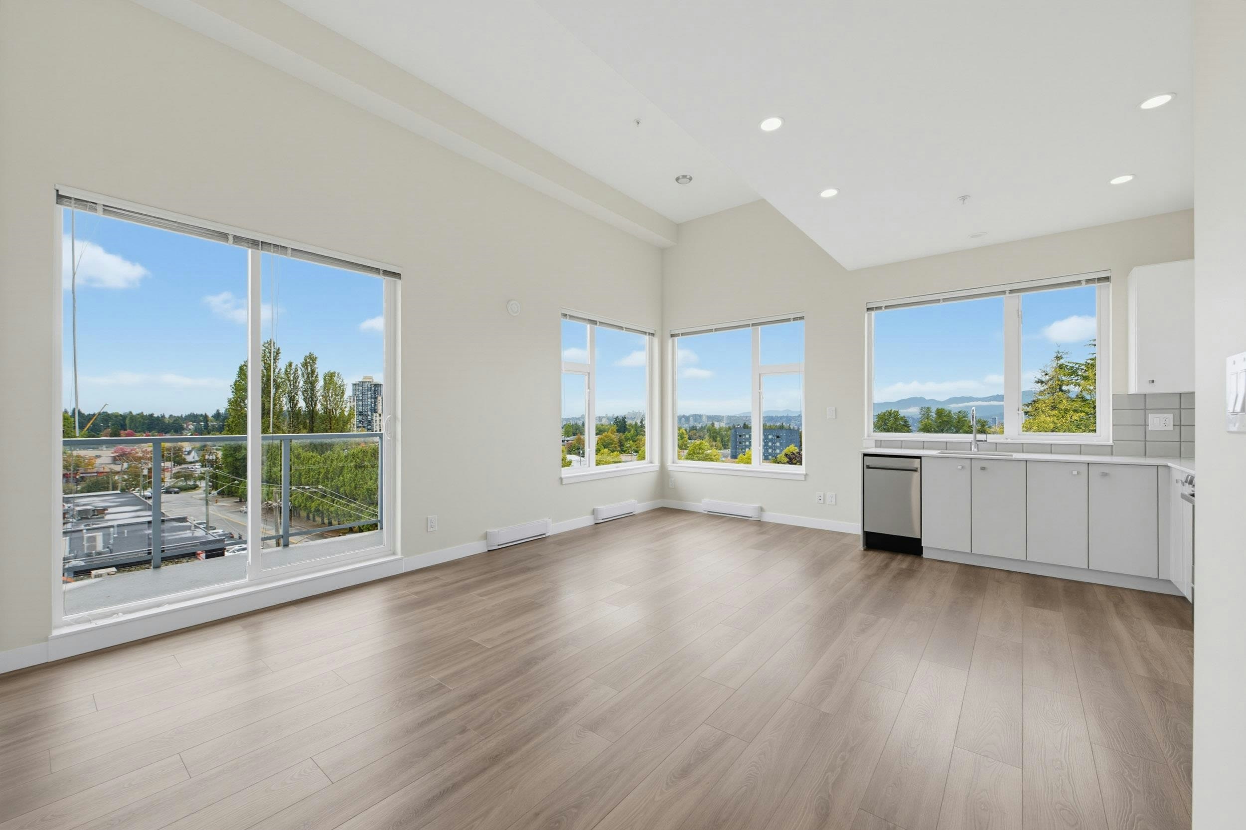 509-10838 Whalley Boulevard, Surrey, BC, V3R 0G8