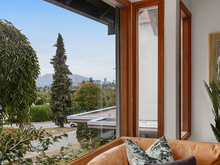 3524 W 16th Avenue, Vancouver, BC, V6R 3C1 - 3