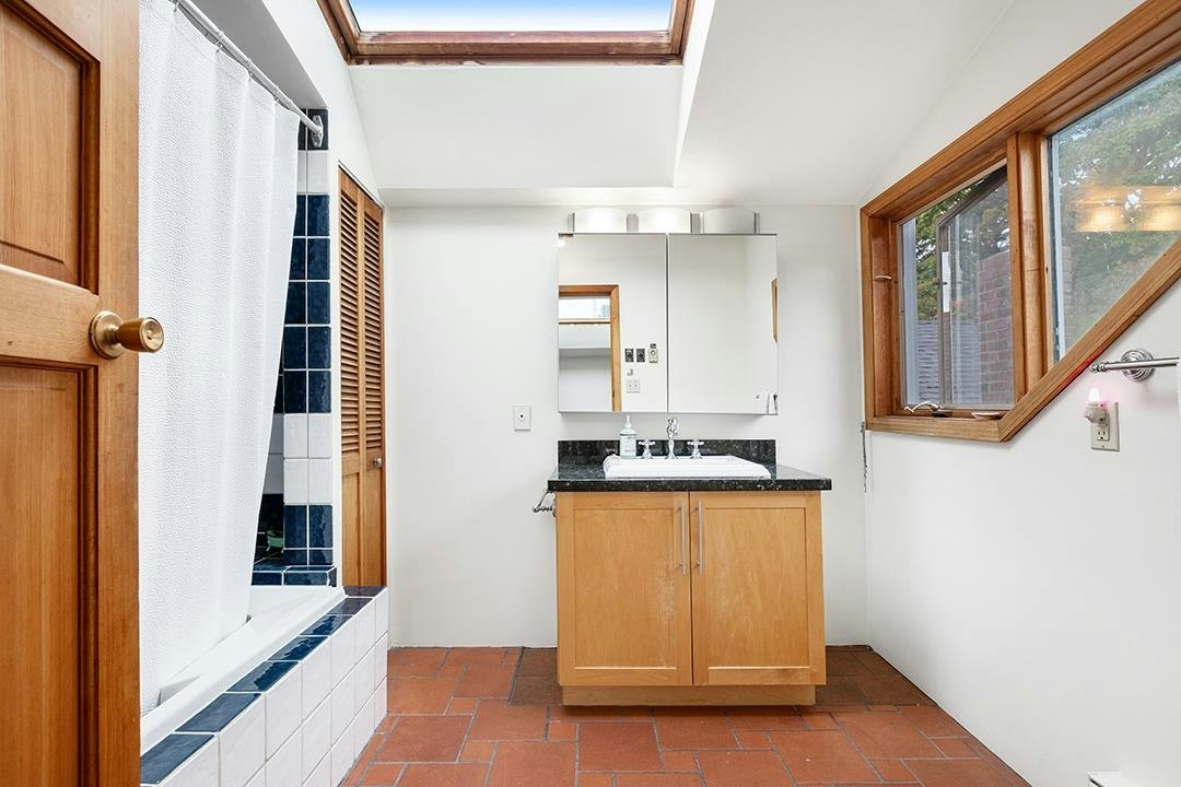 3524 W 16th Avenue, Vancouver, BC, V6R 3C1 - 18