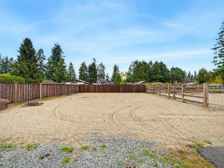 24061 55 Avenue, Langley, BC, V2Z 2N7 - 36