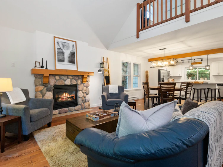 1825 Mossy Green Way, Cultus Lake, BC, V2R 0E1 - 2