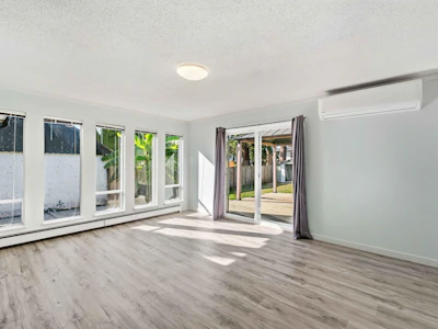 20225 Lorne Avenue - 5