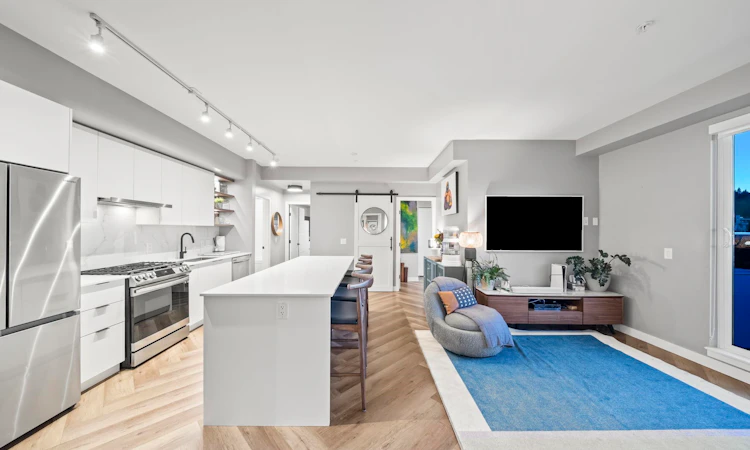 605-3229 St Johns Street
