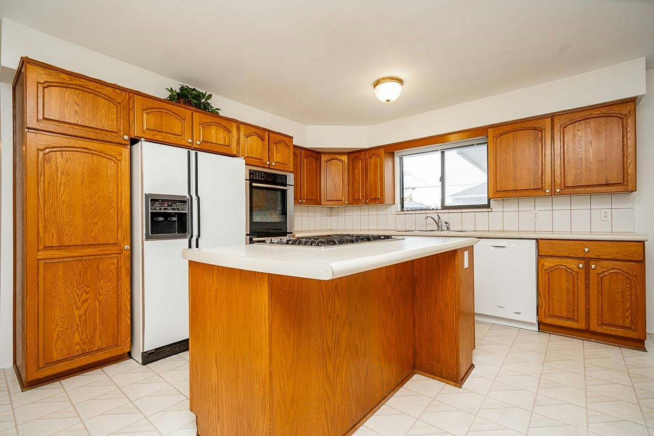 6546 Dunnedin Street, Burnaby, BC, V5B 1Y8 - 10