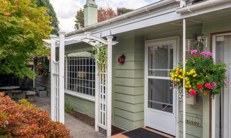 1222 Rosewood Crescent