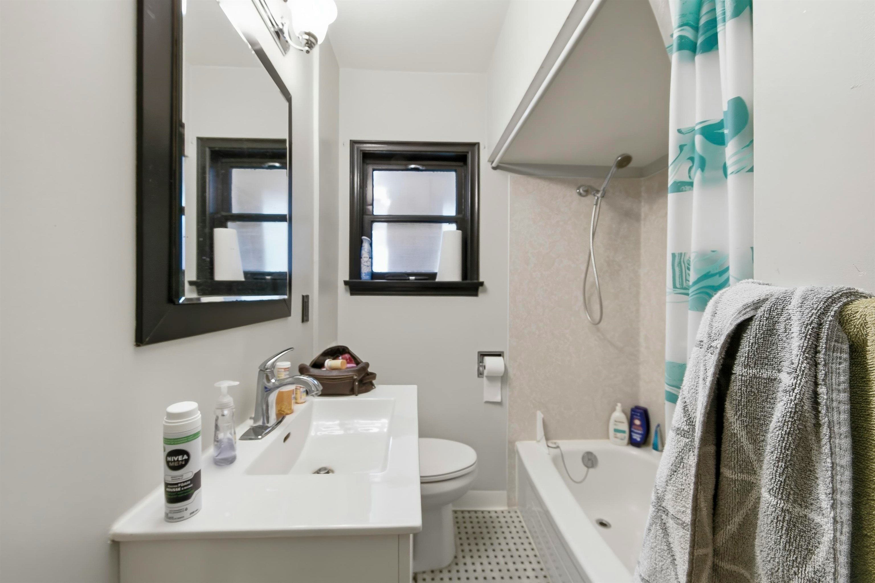 14 W 37th Avenue, Vancouver, BC, V5Y 2N1 - 7