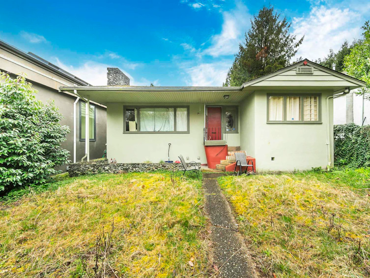 14 W 37th Avenue, Vancouver, BC, V5Y 2N1