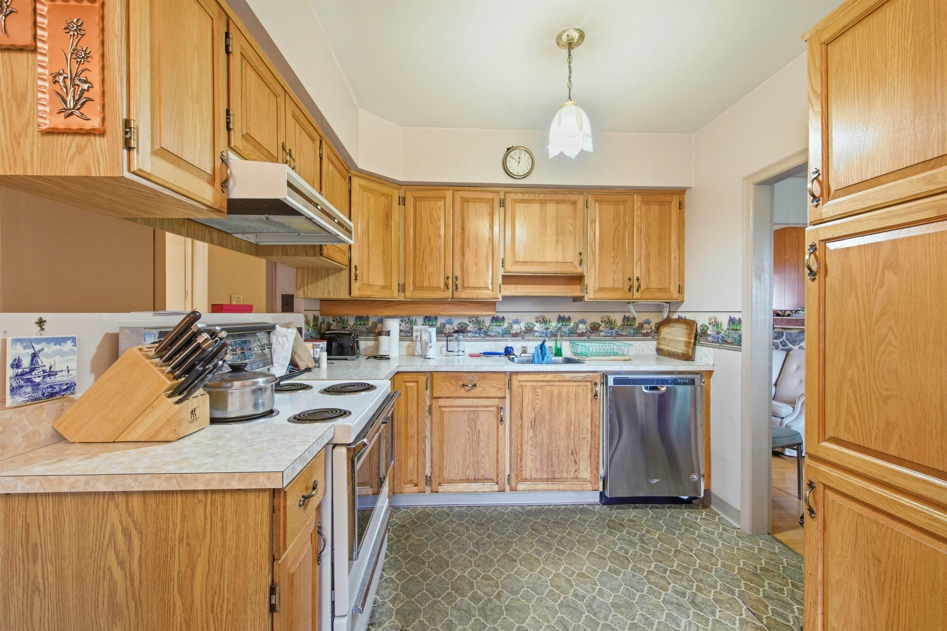 14 W 37th Avenue, Vancouver, BC, V5Y 2N1 - 6