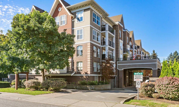 301-8933 Edward Street