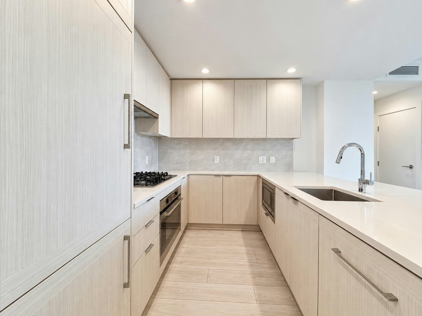 401-5051 Imperial Street, Burnaby, BC, V5J 0J3