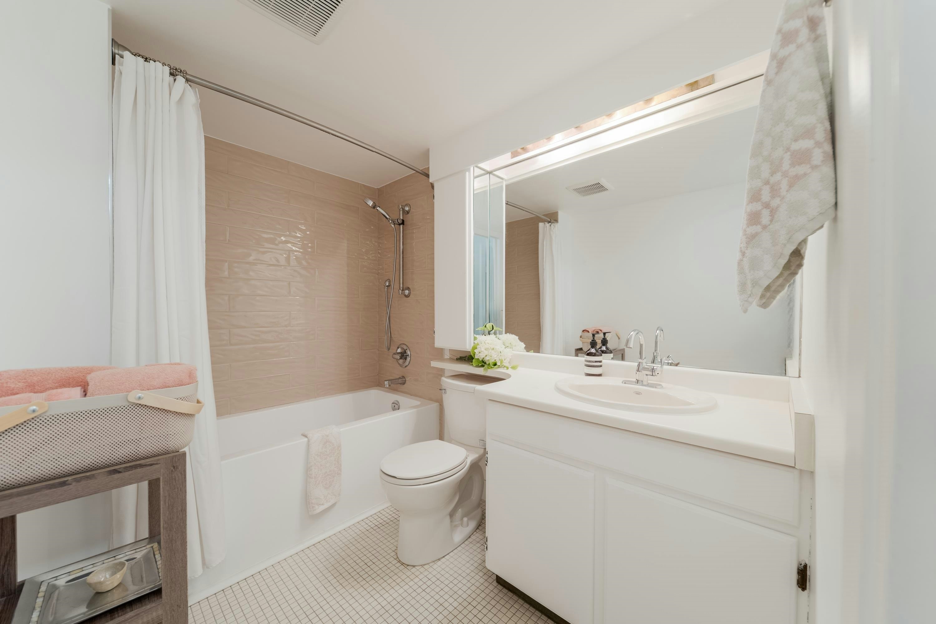 206-1740 Comox Street, Vancouver, BC, V6G 2Z1 - 18