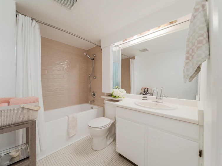 206-1740 Comox Street, Vancouver, BC, V6G 2Z1 - 18