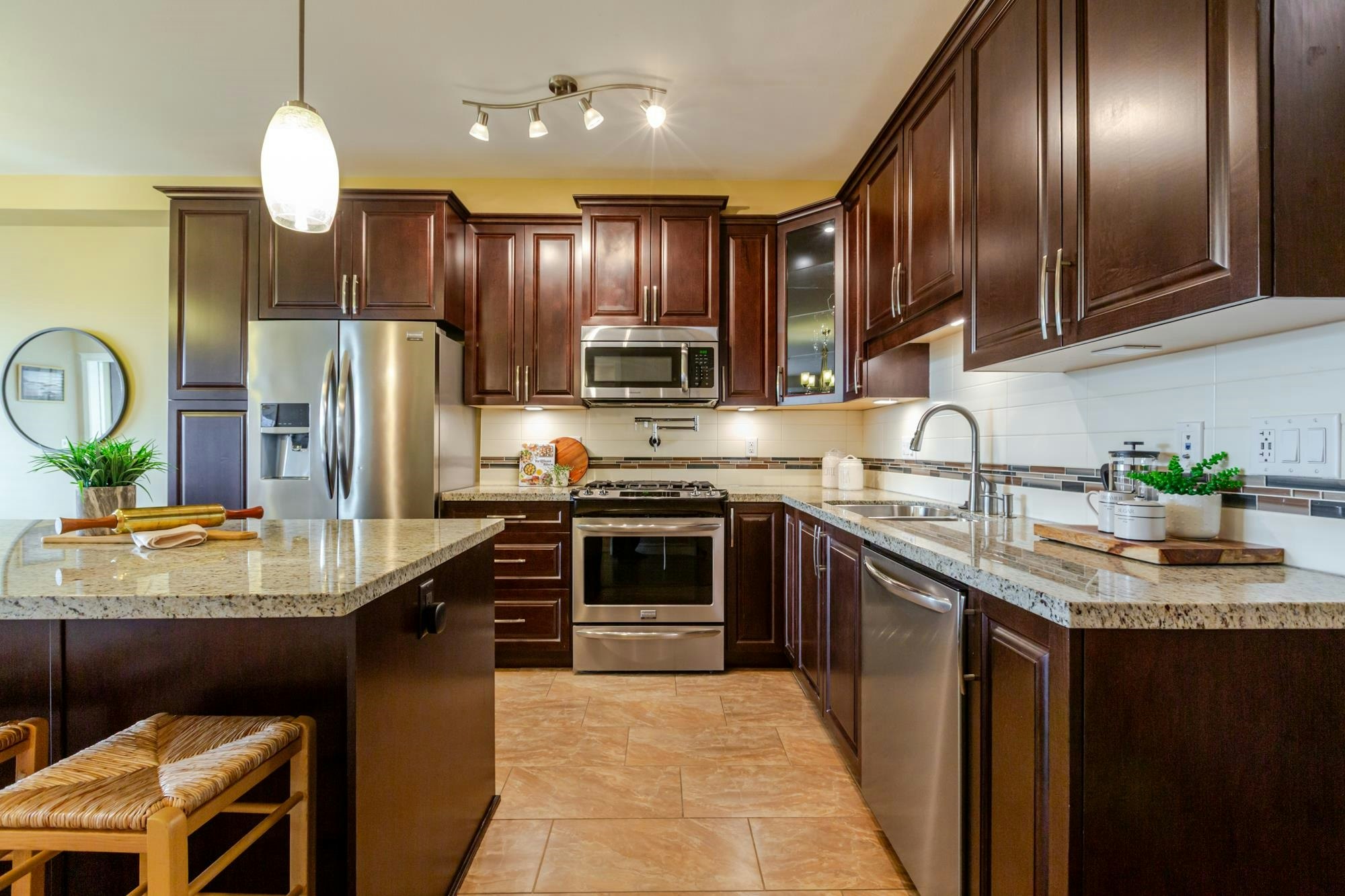 506-8157 207 Street - 5