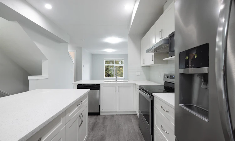 27-14660 105a Avenue