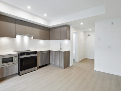 401-10829 140 Street - 2