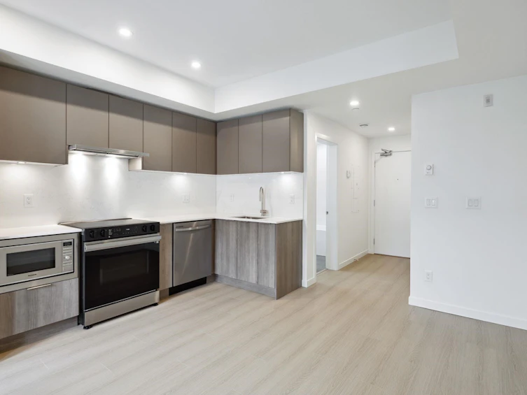 401-10829 140 Street, Surrey, BC, V3R 0H4 - 2