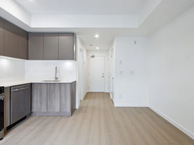 401-10829 140 Street - 3