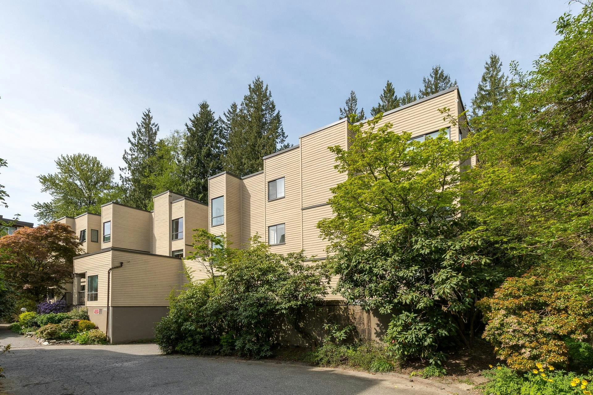 212-3275 Mountain Highway, North Vancouver, BC, V7K 2H4