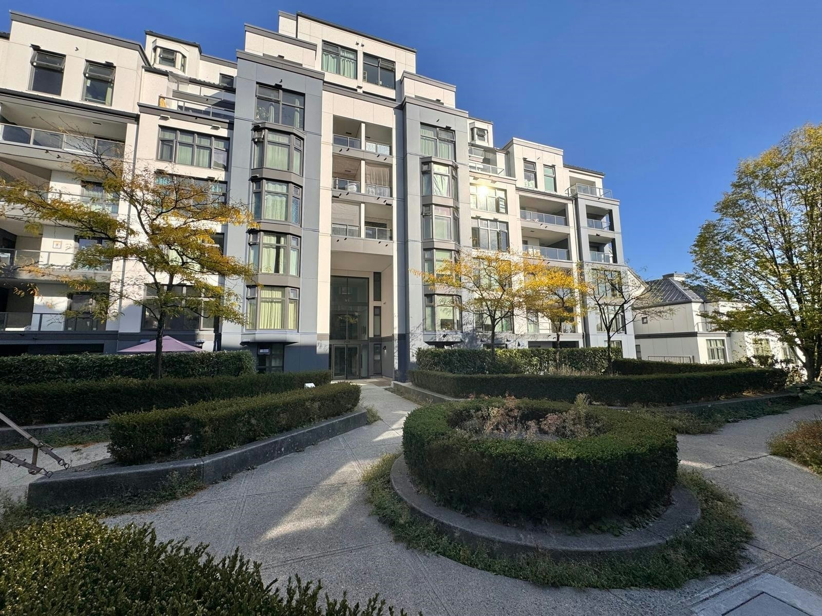 800-2528 E Broadway, Vancouver, BC, V5M 4V2