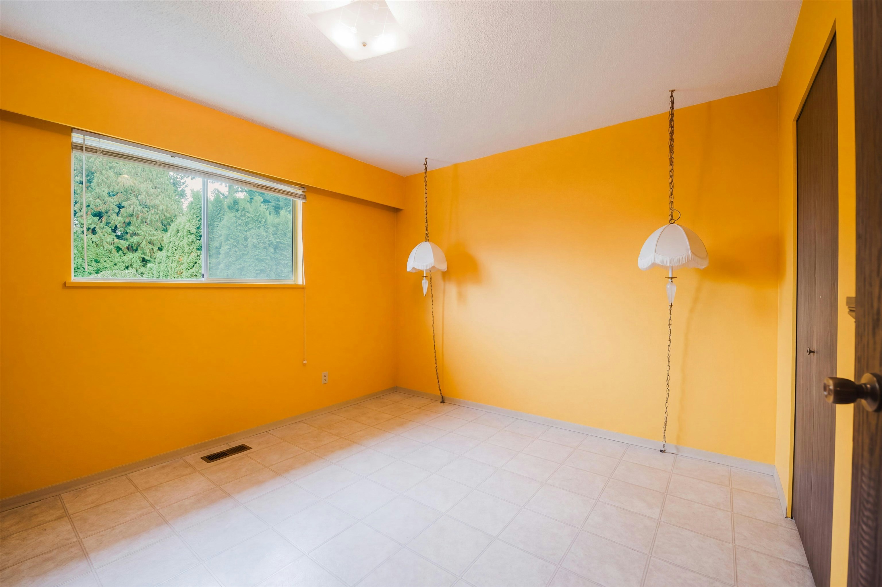 13696 Blackburn Avenue, Surrey, BC, V4B 2Y8 - 17