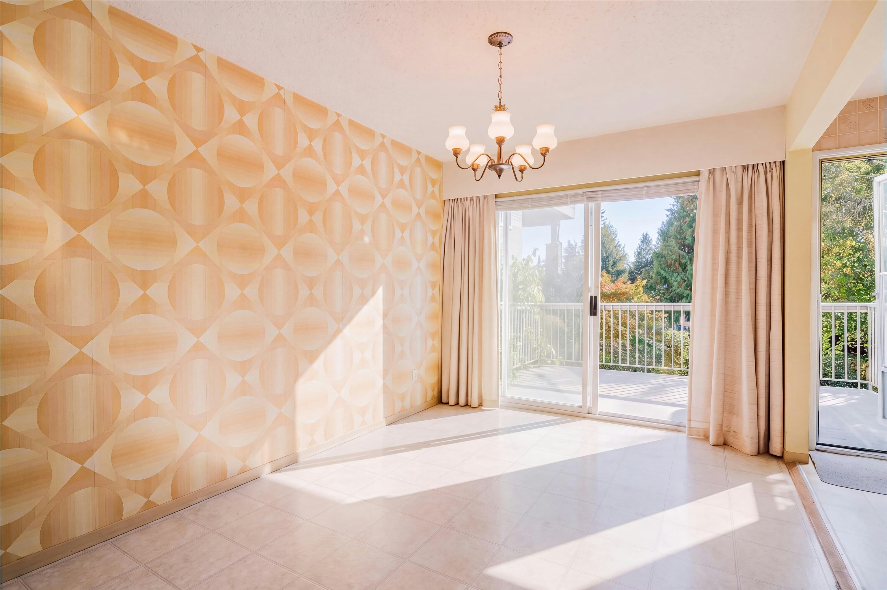 13696 Blackburn Avenue, Surrey, BC, V4B 2Y8 - 10