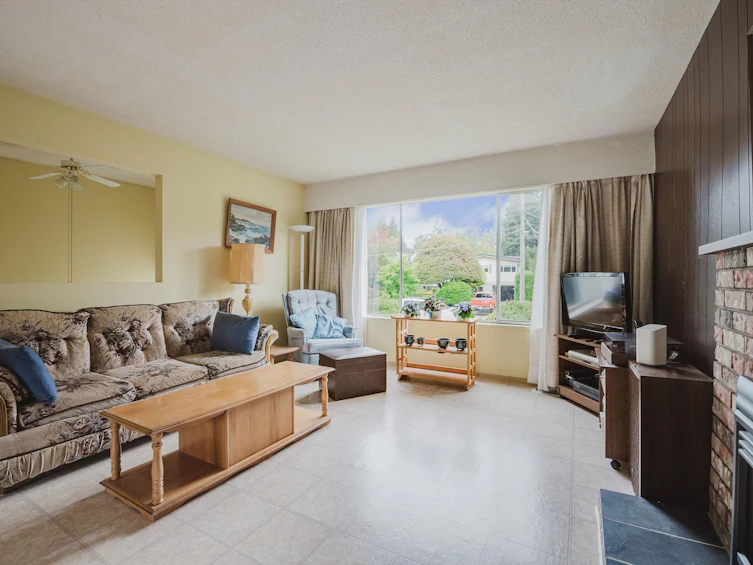 13696 Blackburn Avenue, Surrey, BC, V4B 2Y8 - 9