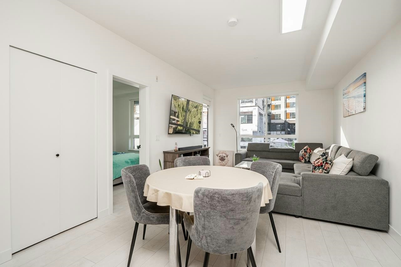 221-9456 134 Street, Surrey, BC, V3V 0G8 - 9