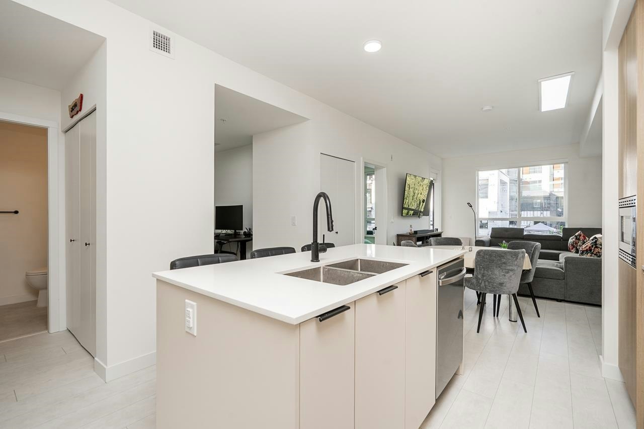 221-9456 134 Street, Surrey, BC, V3V 0G8 - 8